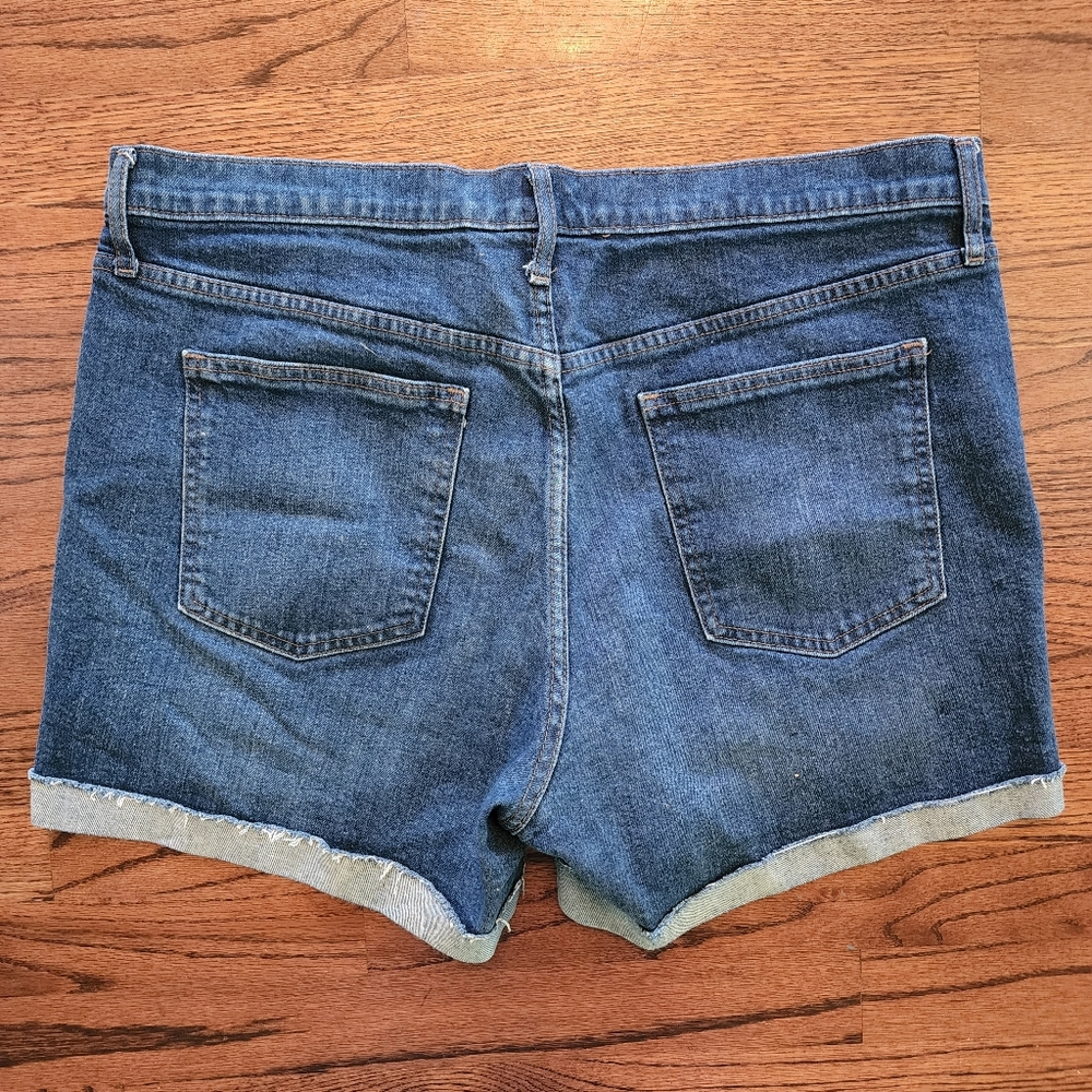 5" High Rise Gap Shorts - Picture 3 of 5